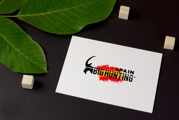 Folio en blanco con logo de empresa de cinegética de caza